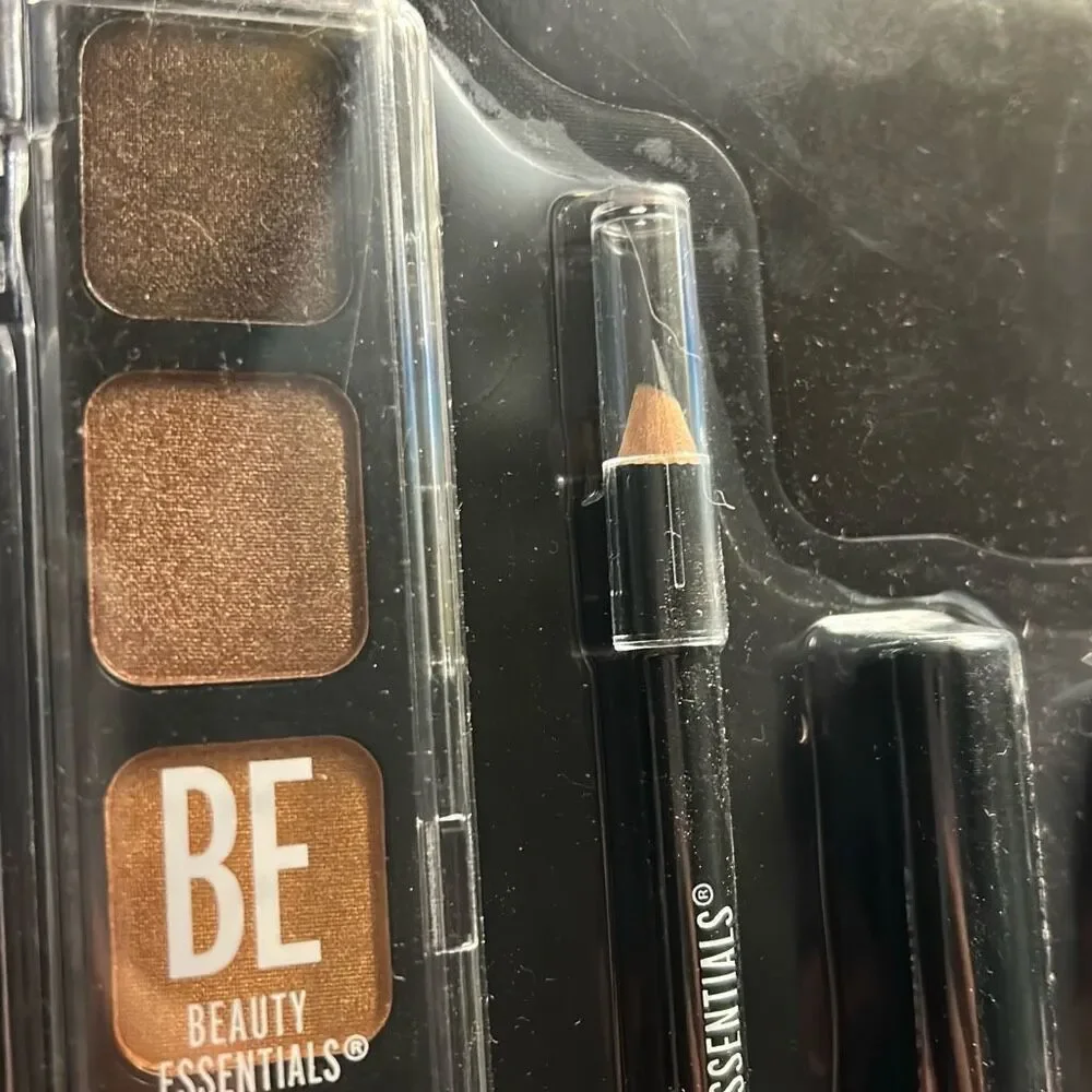 BE Beauty‎ Essentials 5 Pack Shimmer And Shine Lip And Eye Kit. NIP.